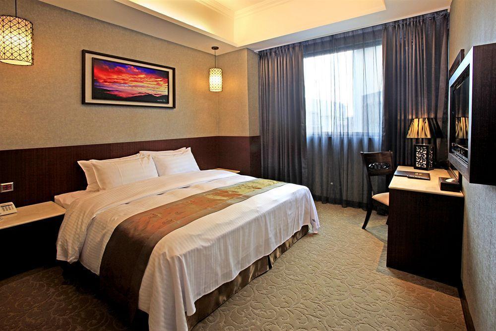 Guanko Hotel Chiayi City Exterior photo